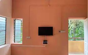 Cozy N Spacious Air Conditioned Furnished 3Bhk